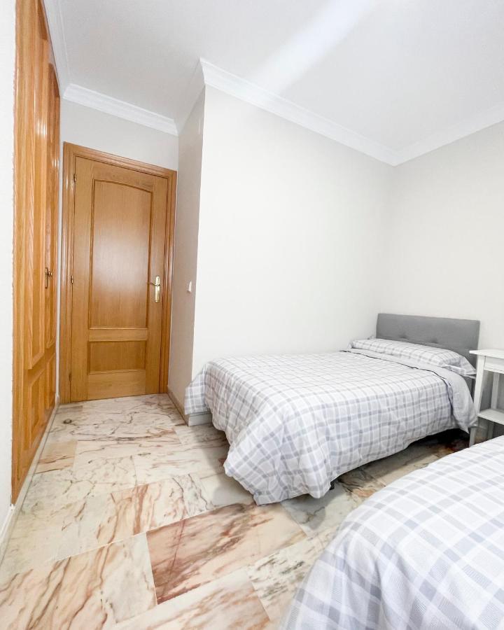 Holidays2Malaga Tomas De Echeverria 150 Mts To Beach & High Speed Wifi & Parking Lägenhet Exteriör bild