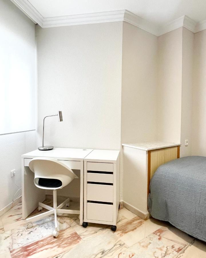 Holidays2Malaga Tomas De Echeverria 150 Mts To Beach & High Speed Wifi & Parking Lägenhet Exteriör bild