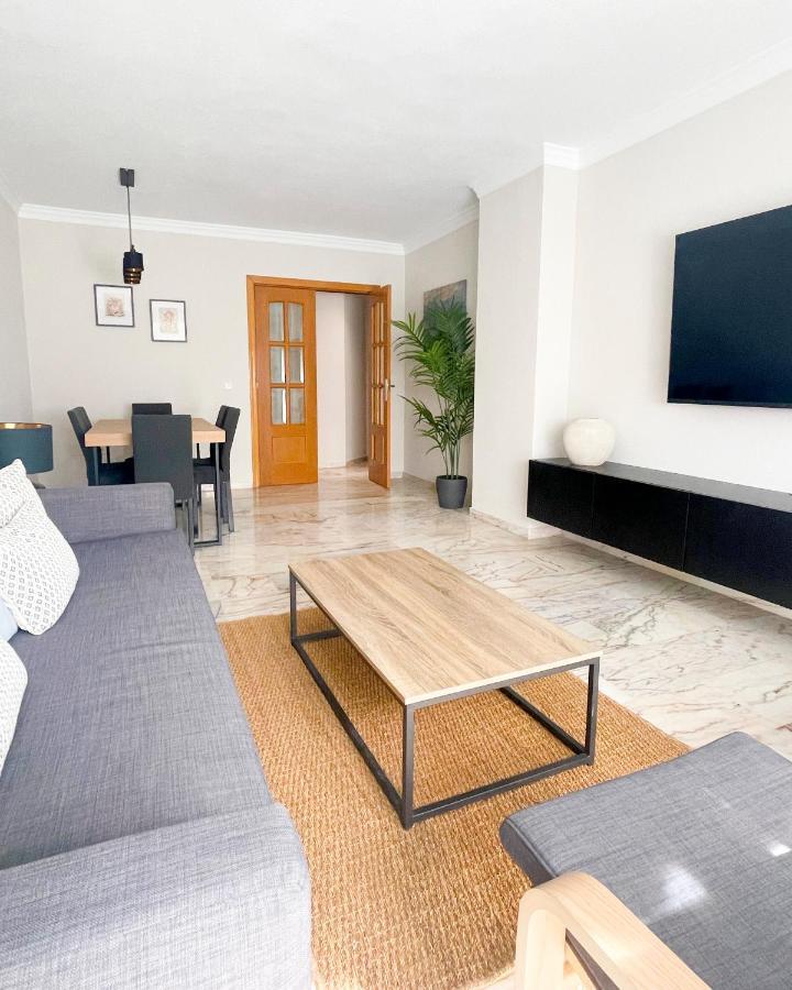 Holidays2Malaga Tomas De Echeverria 150 Mts To Beach & High Speed Wifi & Parking Lägenhet Exteriör bild