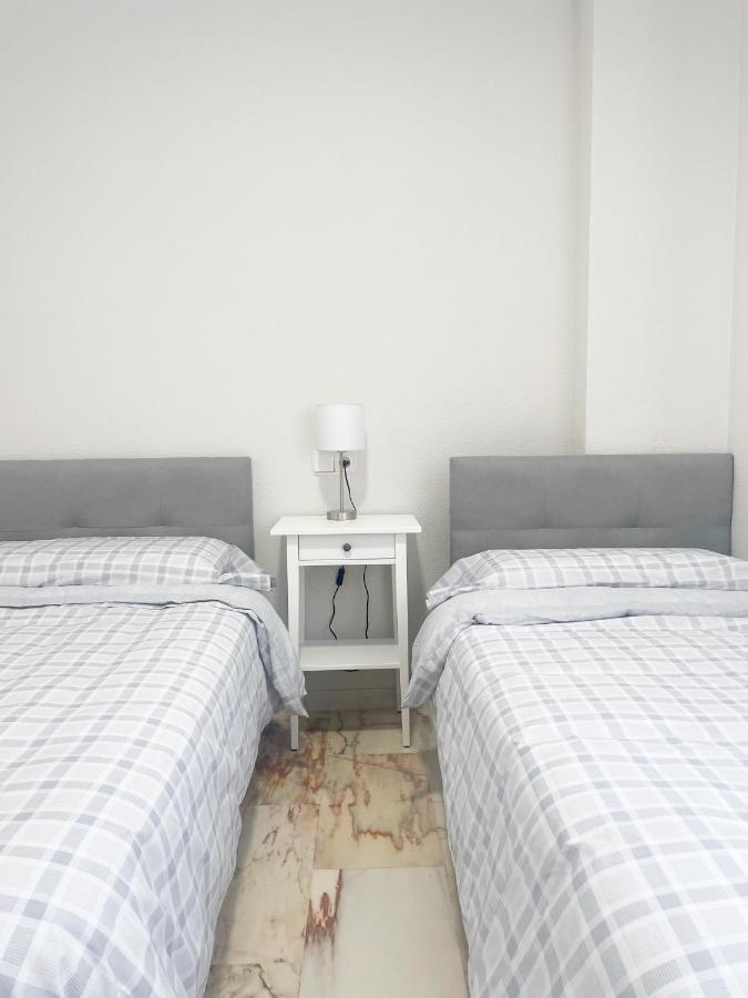 Holidays2Malaga Tomas De Echeverria 150 Mts To Beach & High Speed Wifi & Parking Lägenhet Exteriör bild