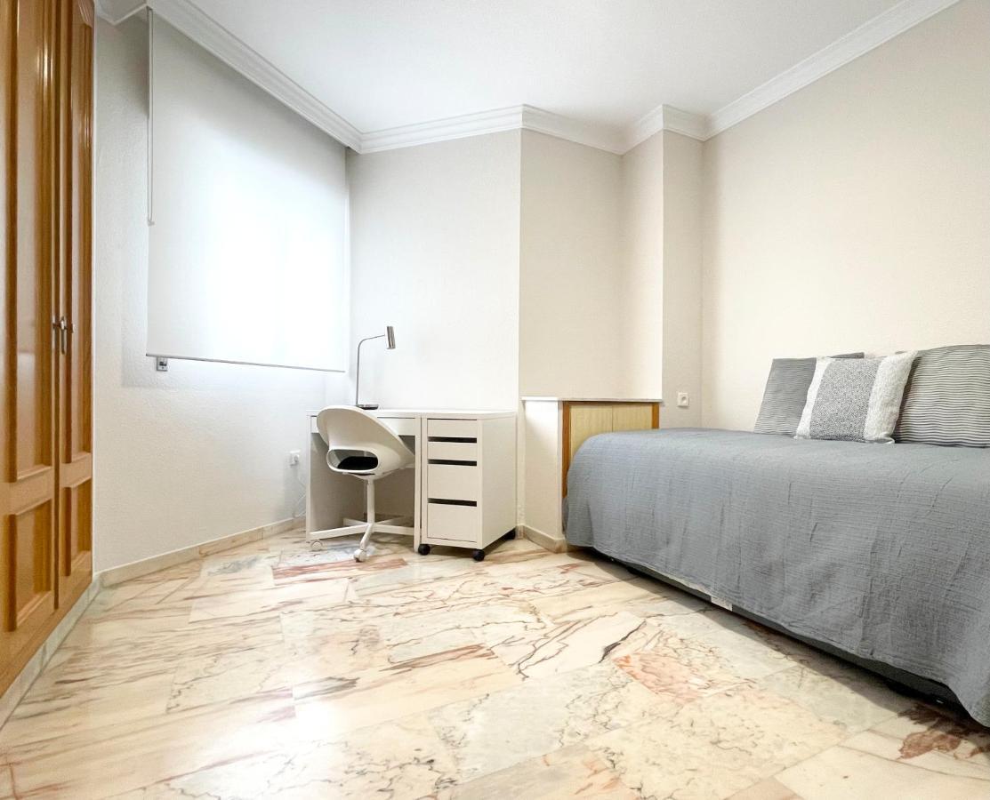 Holidays2Malaga Tomas De Echeverria 150 Mts To Beach & High Speed Wifi & Parking Lägenhet Exteriör bild